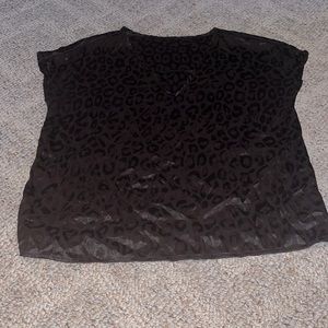 Black leopard top with front key hole